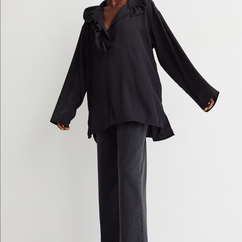 H&M NWT Black blouse in woven fabric oversized V neck opening Size XL